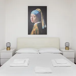 1 Bedroom & 1 Living Apt - Duomo 5 Apartment